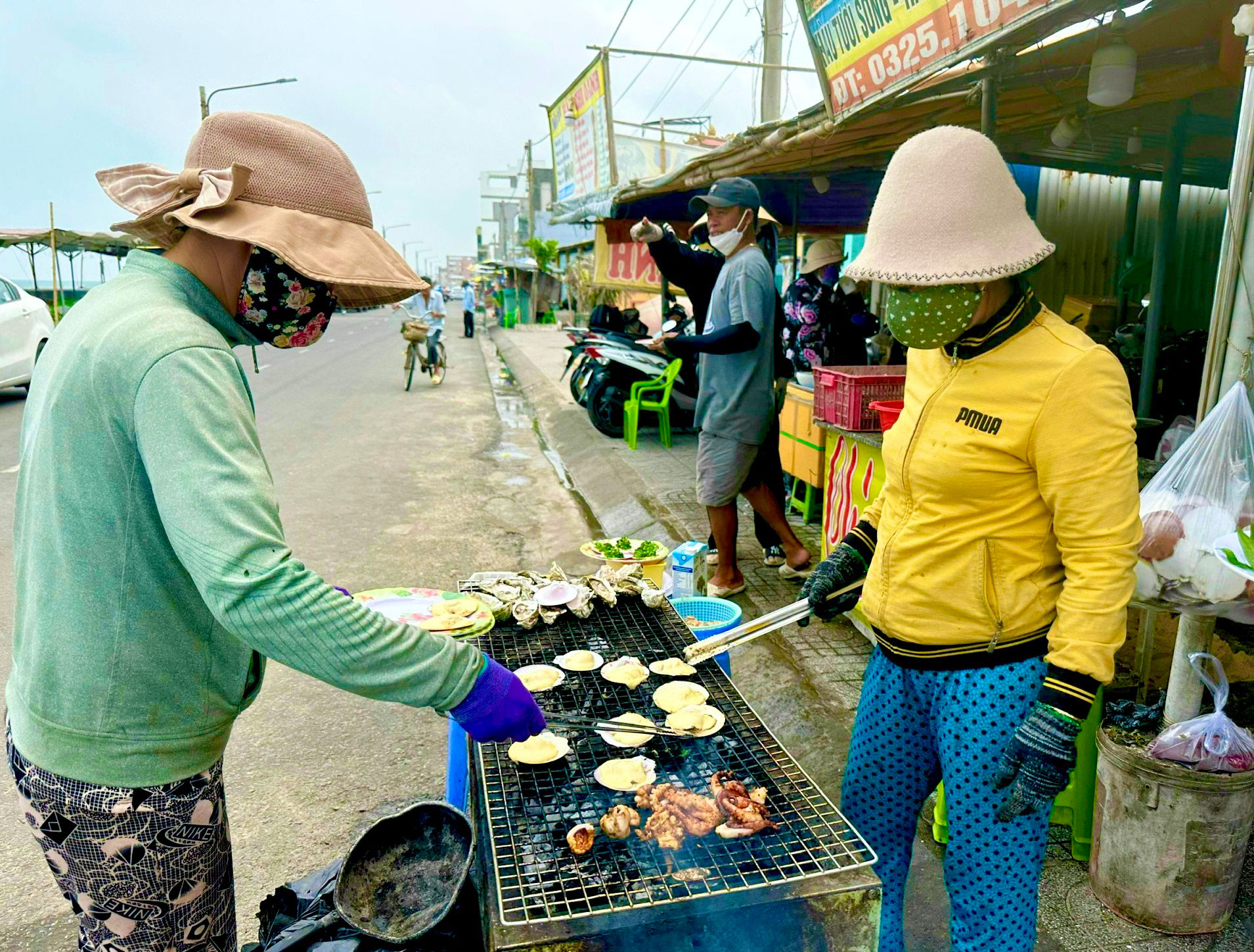 100.000 đồng ăn thỏa thích hàu sữa Phước Hải - Ảnh 1.